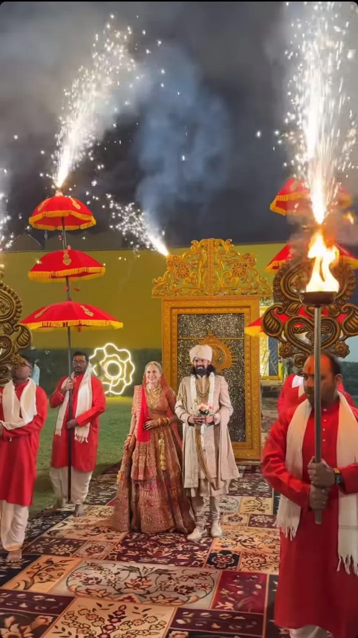 Bride & Groom Entry — bride-theme-06