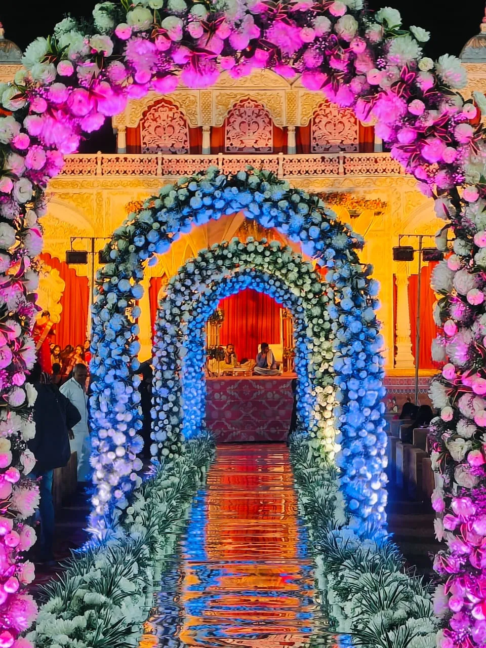 Mirror Entry — mirror-theme-08