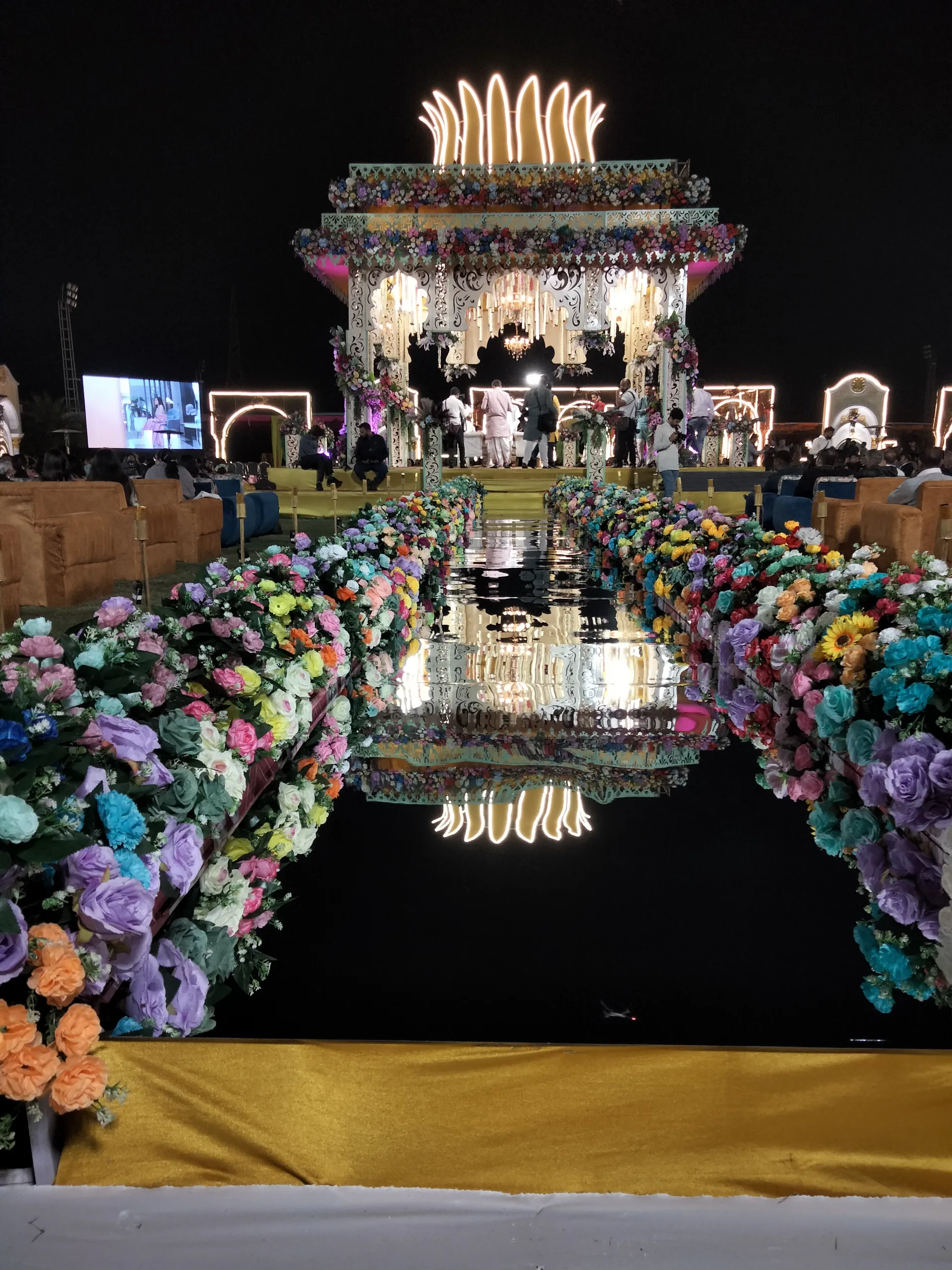 Mirror Entry — mirror-theme-11